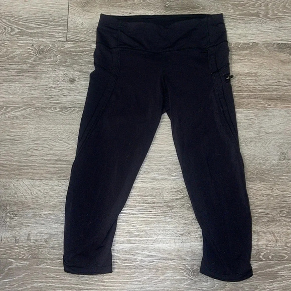 Lululemon athletica size 4 black crop leggings side zip pocket tulip hem capri - Picture 1 of 10